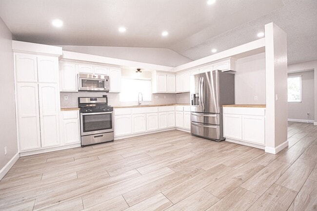 Building Photo - 8644 Frankfort St