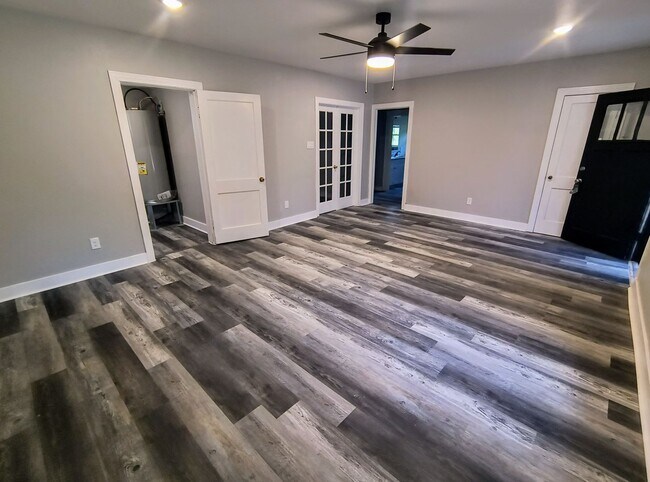 Building Photo - Fully Renovated 3-Bedroom Rental – New Appliances, Huge Yard, Garage, & Individual Room A/C!