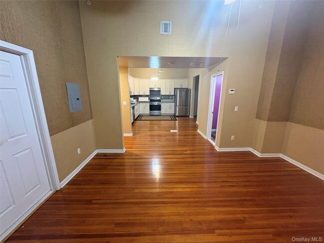 Building Photo - 4 E Main St