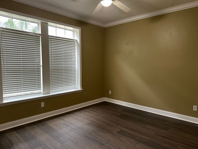 Building Photo - Charming and spacious home for rent in Lee...