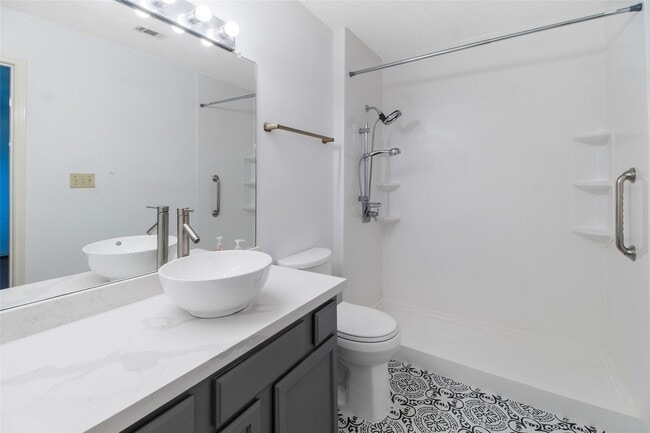 Building Photo - 2417 Hedgerose Ln
