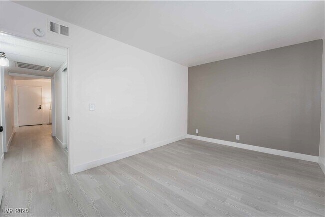 Building Photo - 3151 N Soaring Gulls Dr