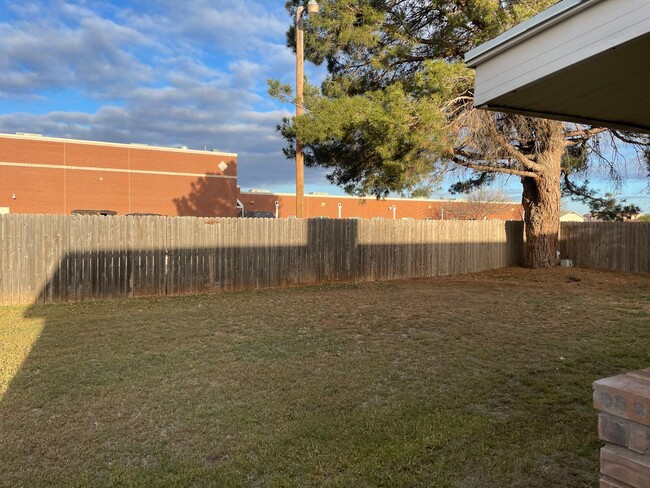 Building Photo - 3/2/2 updated in 2023!