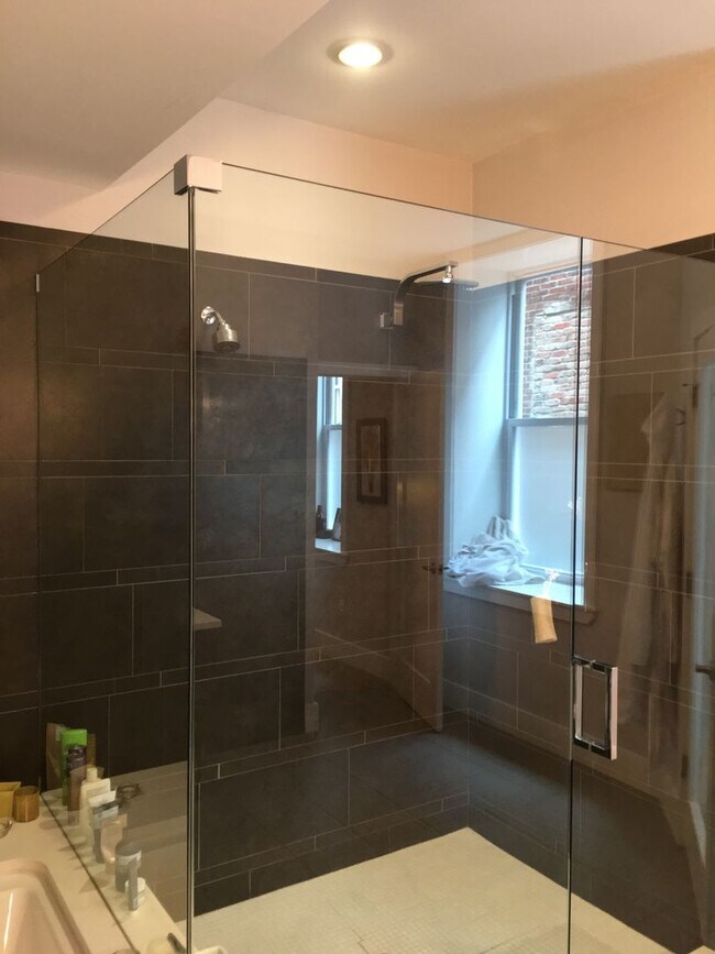 Building Photo - 116 S 20th St