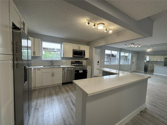 Building Photo - 601 Ives Dairy Rd