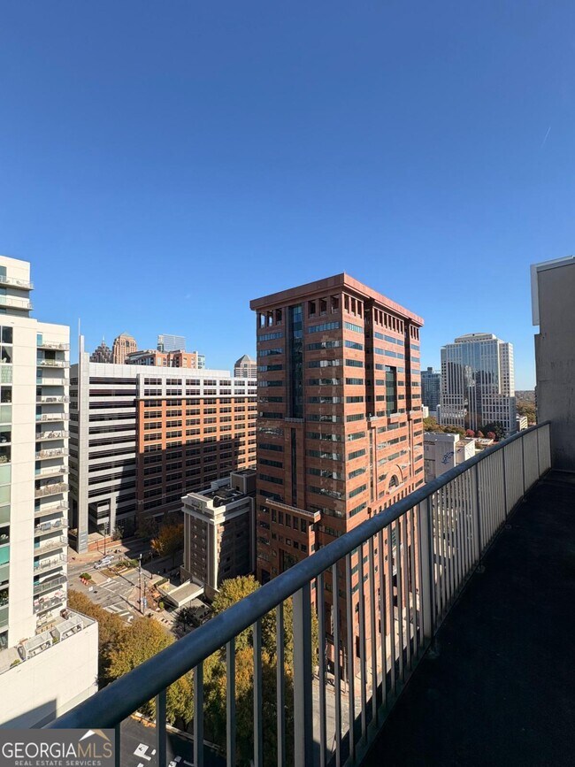 Building Photo - 44 Peachtree Pl NE