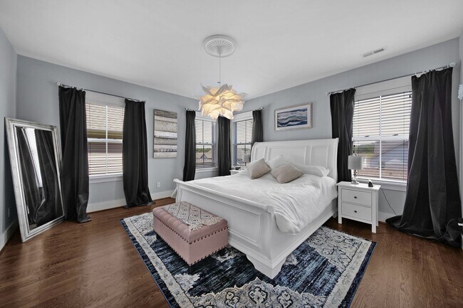 Building Photo - 324 Mariemont Way