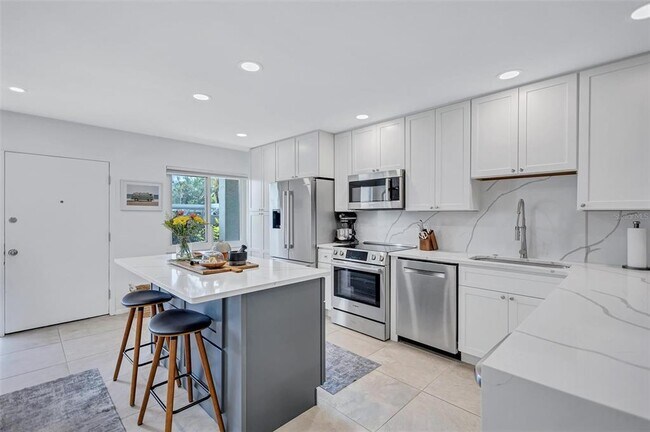 Building Photo - 1600 1st Ave W