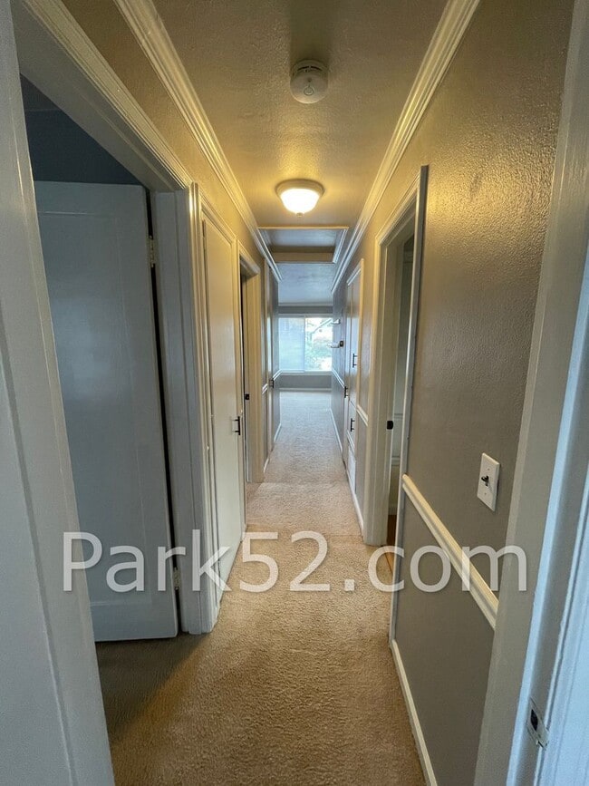 Building Photo - 3 Bedroom Rambler in North Tacoma With A/C!