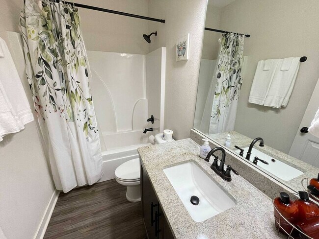 Building Photo - 410 N C St