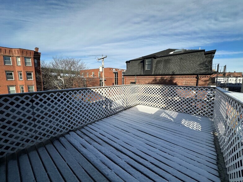 Building Photo - 39 Beacon St