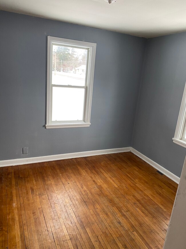 Building Photo - 229 Broadway St E