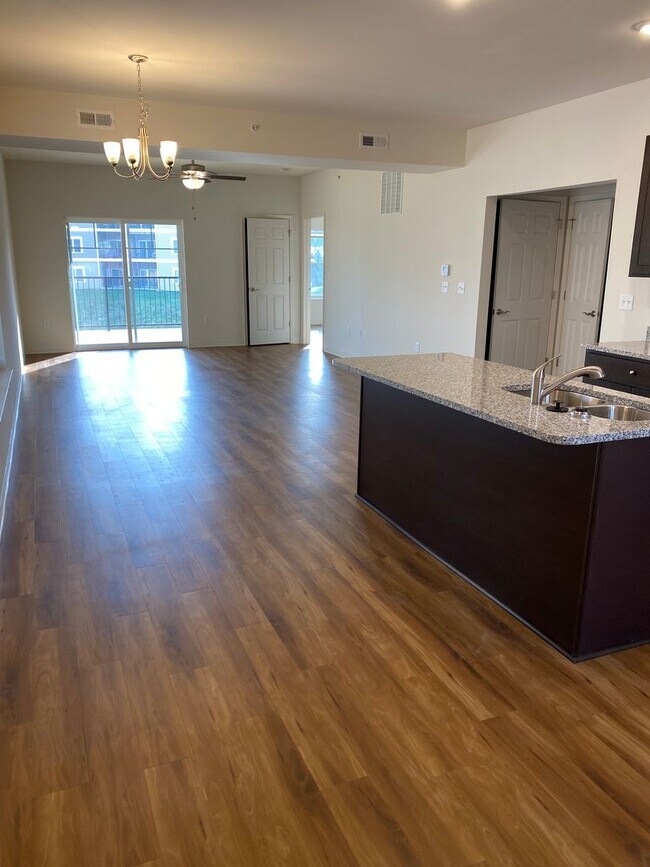 Building Photo - Pent House Suite for Rent