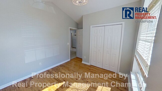 Building Photo - 3825 Mayfield Ct