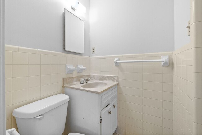 Building Photo - 3 Bedroom Home For Rent Near Downtown Clar...