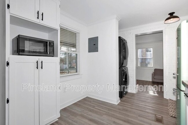 Building Photo - 506 Cross St