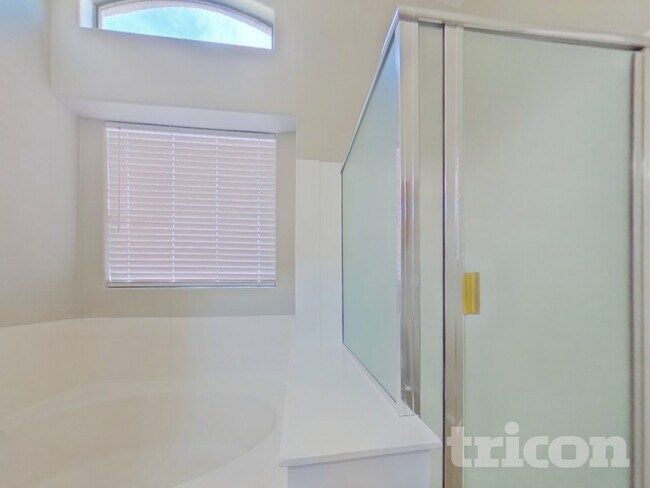 Building Photo - 2116 S 160th Ln