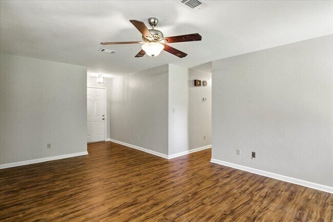 Building Photo - 3232 Riddle Dr