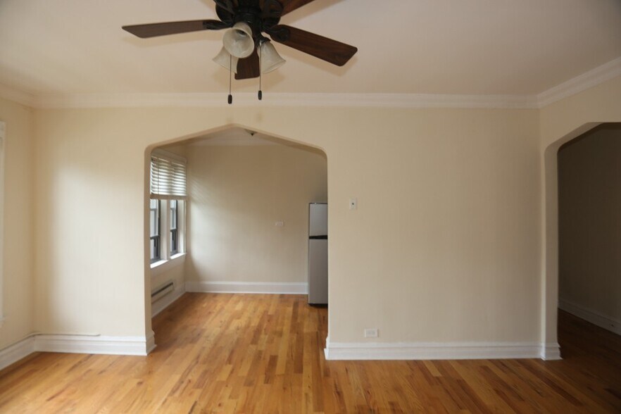 Building Photo - 4742 N Hermitage Ave