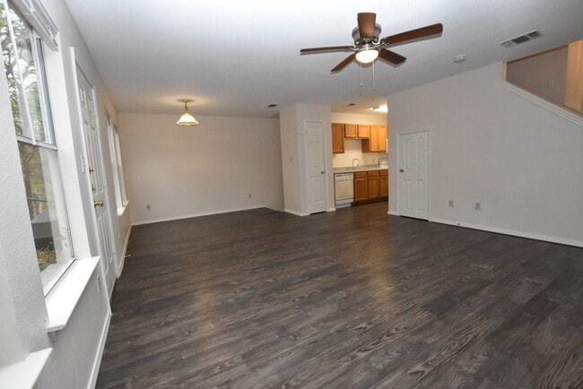 Building Photo - 921-923 Sagewood Trail