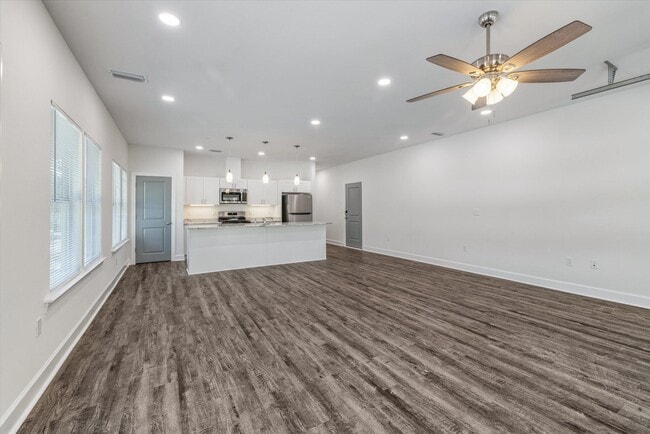 Building Photo - 1720 Airport Dr