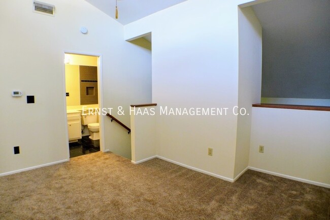 Building Photo - Beautiful Tri-Level Townhome in Virginia C...