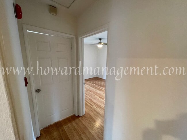 Building Photo - Beautiful Home On Corner Lot With Large Ba...
