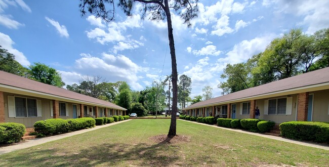 Primary Photo - 5th Avenue Apartments