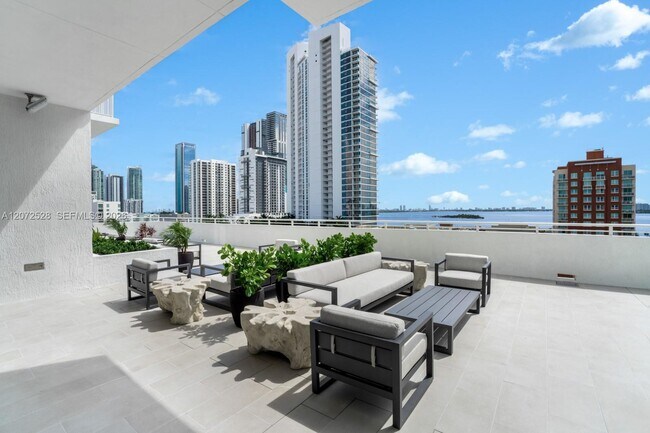 Building Photo - 2000 Biscayne Blvd