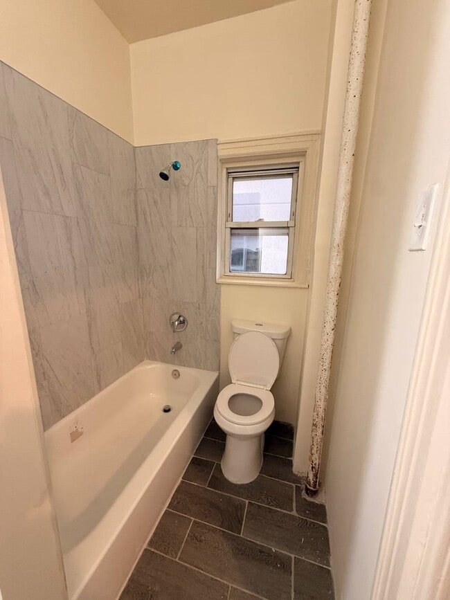 Building Photo - 2264 Pacific St