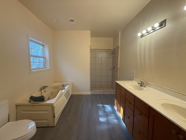 Building Photo - 11 Immokalee Dr