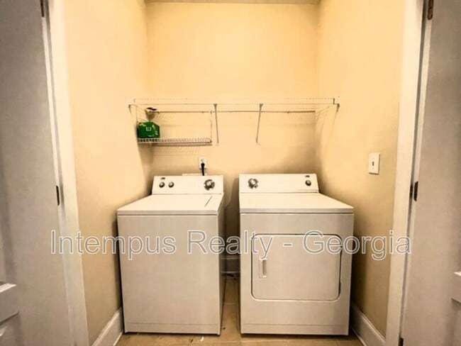 Building Photo - 1688 Mosaic Way