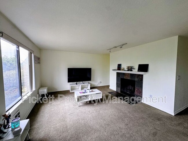 Building Photo - 1700 W Sunn Fjord Ln