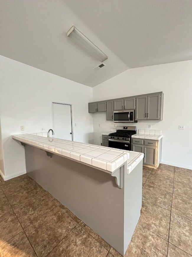 Building Photo - Single Family Home