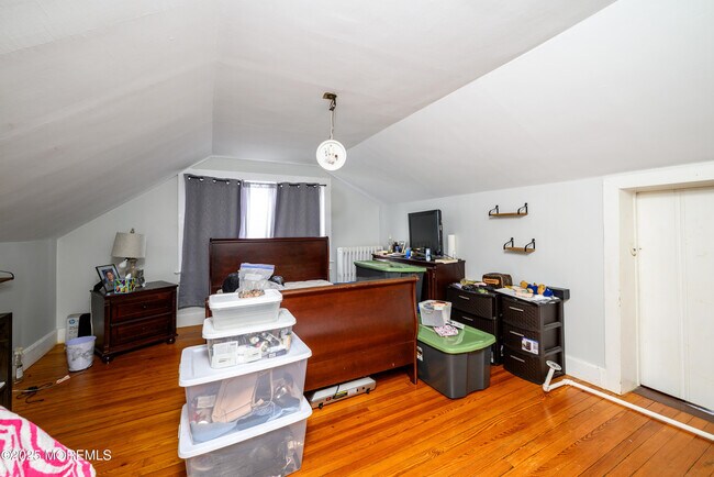 Building Photo - 19 Reids Hill Rd