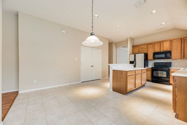 Building Photo - "Spacious 4-Bedroom with 2 Baths and 2,116 Sq Ft in Little Elm!"