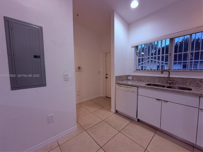 Building Photo - 3820 SW 48th Ave