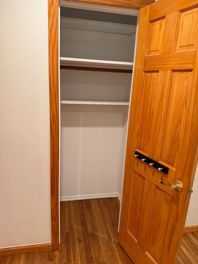 Building Photo - Charming 3BR apartment in East Meadow