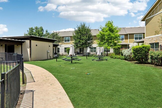 Building Photo - 516 E Slaughter Ln