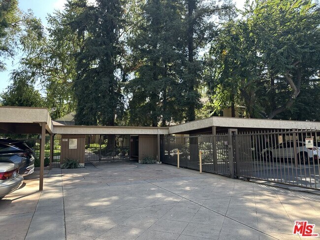 Building Photo - 22330 Victory Blvd