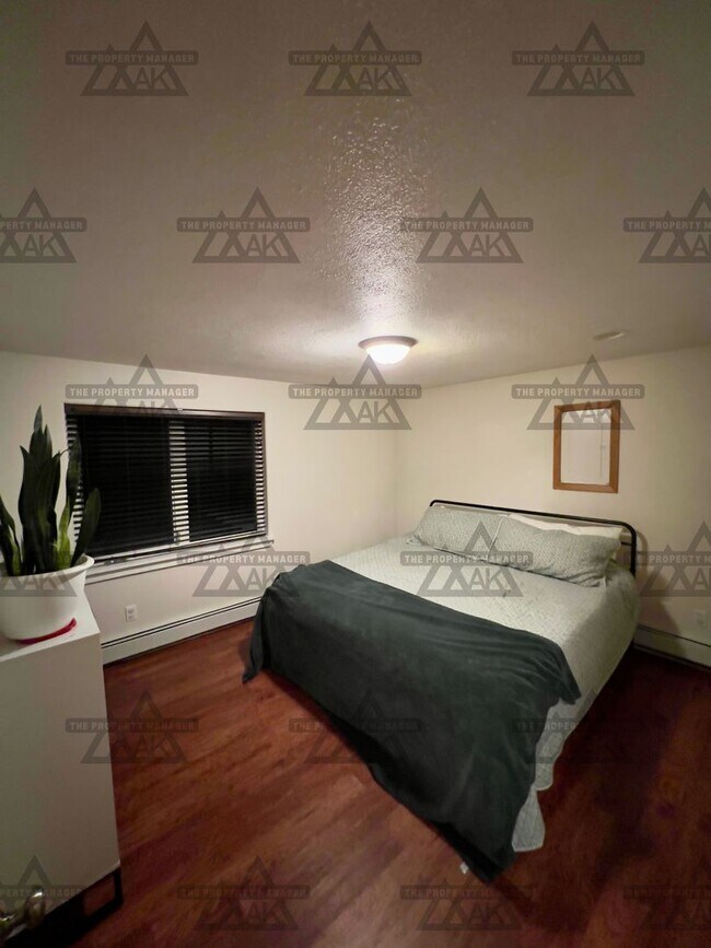 Building Photo - Charming Pet-Friendly 3-Bedroom Home with Garage & Wood Stove – North Pole