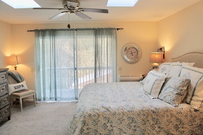 Building Photo - Spacious, Open Floor Plan at the end of 81...