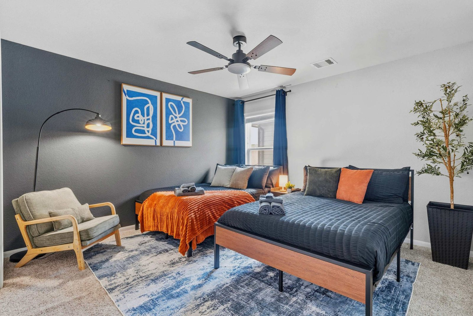 Building Photo - 5462 Grand View Dr