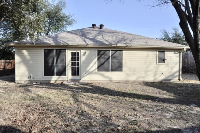 Building Photo - 229 Lancelot Dr