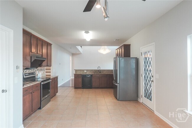 Building Photo - 25 Litchfield Dr