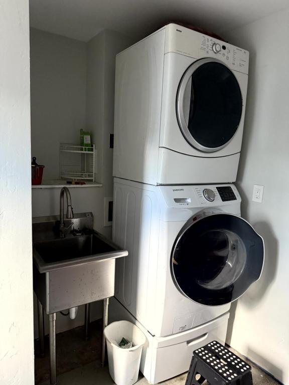 Building Photo - 6175 N Lamar St