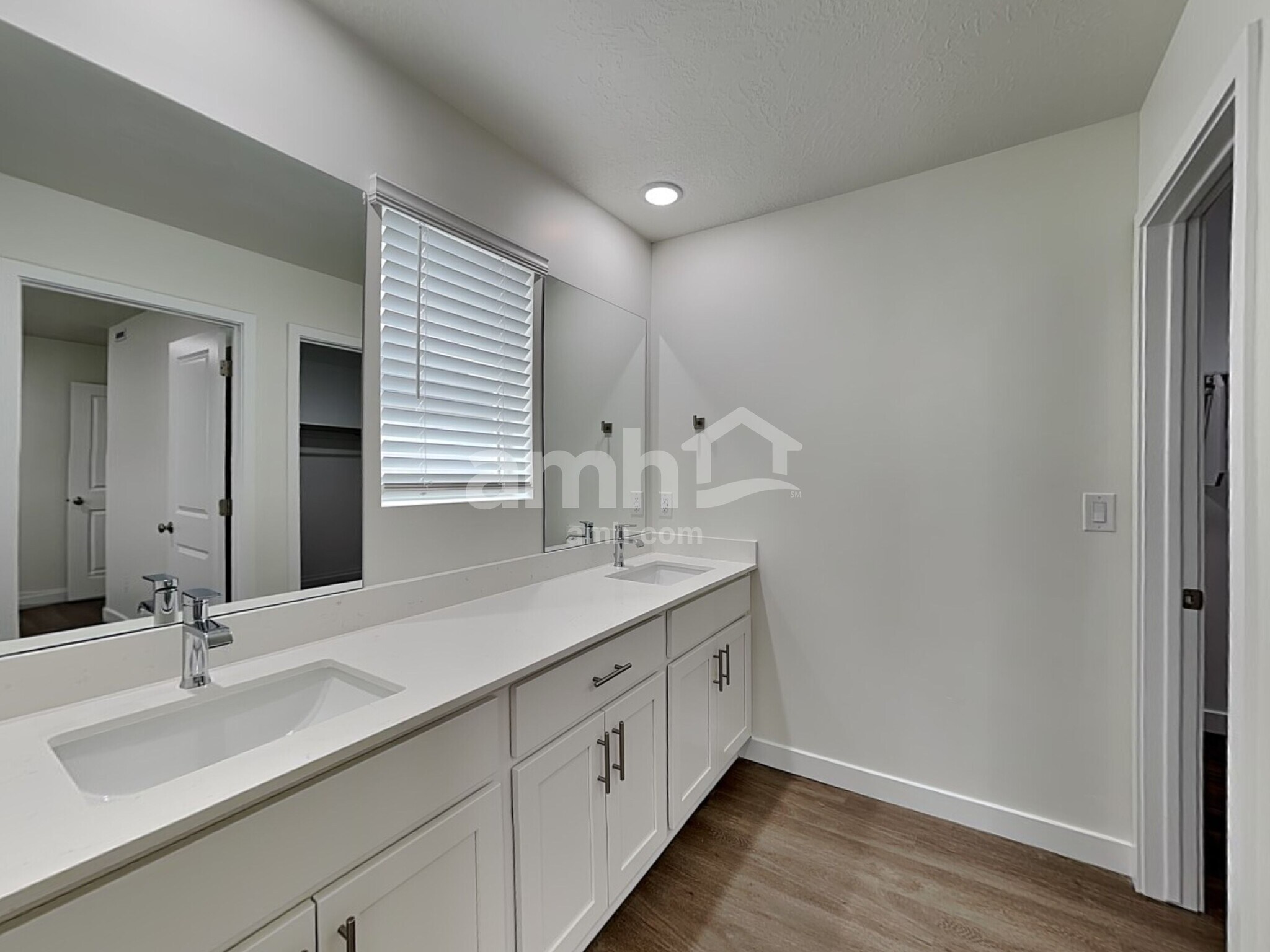 Building Photo - 1244 W Mahogany St