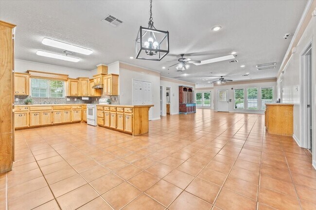 Building Photo - 10 Lowery Ln