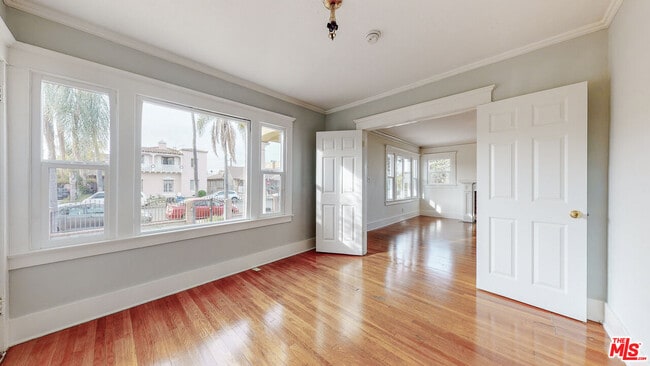 Building Photo - 1436 S Norton Ave