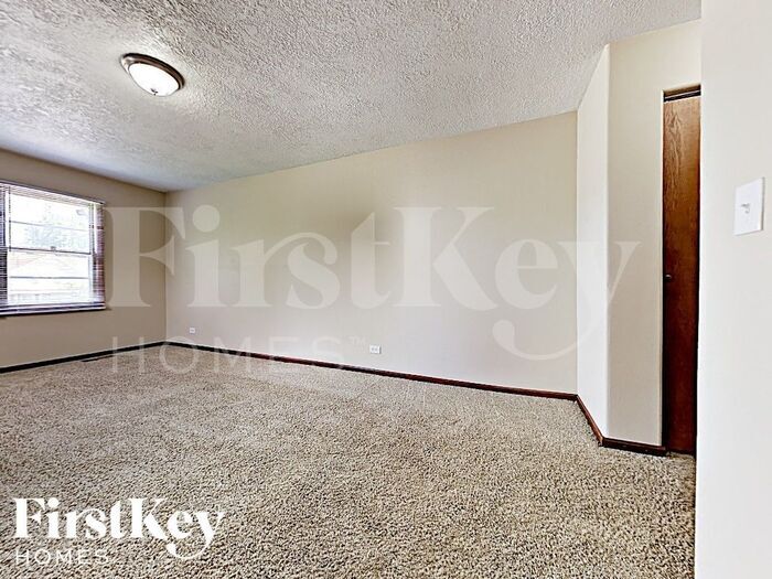 Building Photo - 901 Autumn Ln